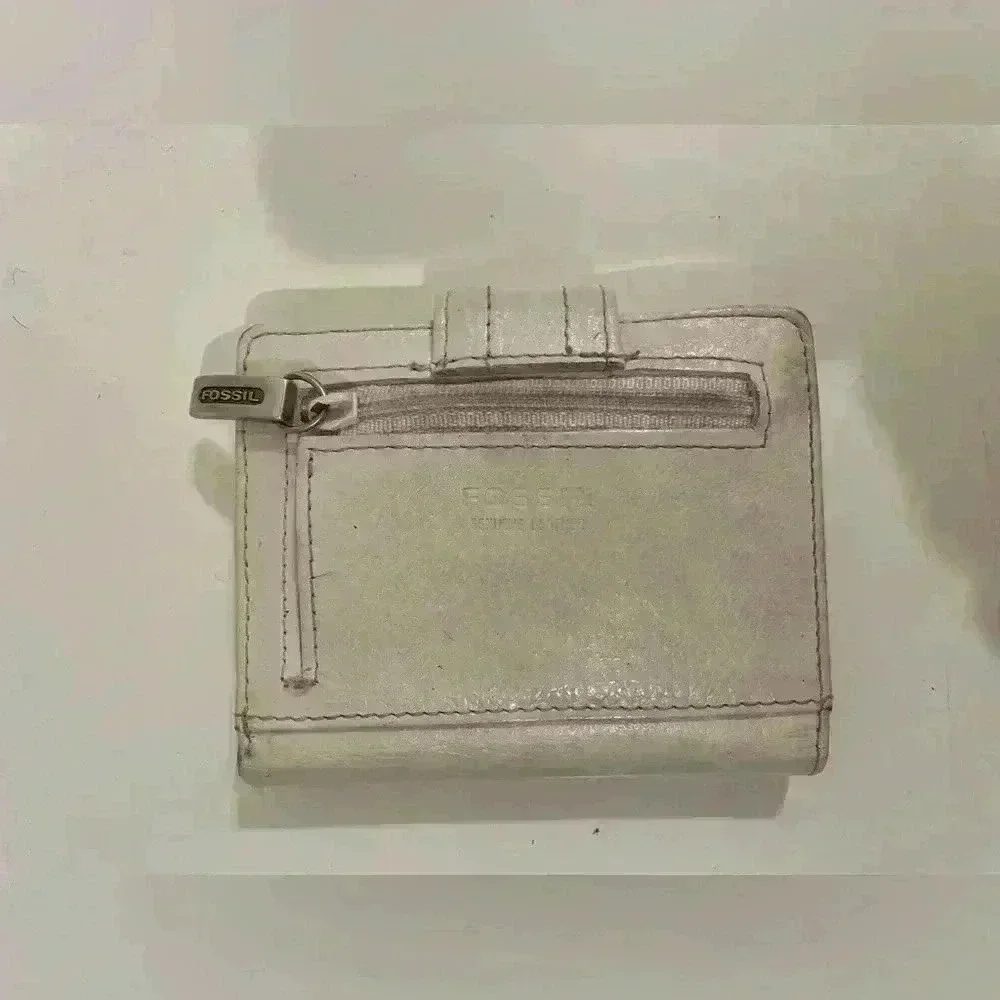 Fossil Women’s  Logan Mini Multifunction‎ Leather White Wallet